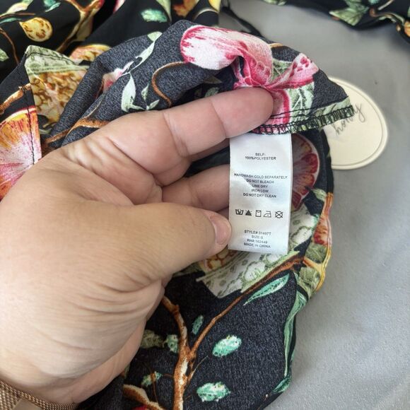 Milk & Honey Women's Blouse Black Size Small Fruit & Floral - Picture 4 of 9